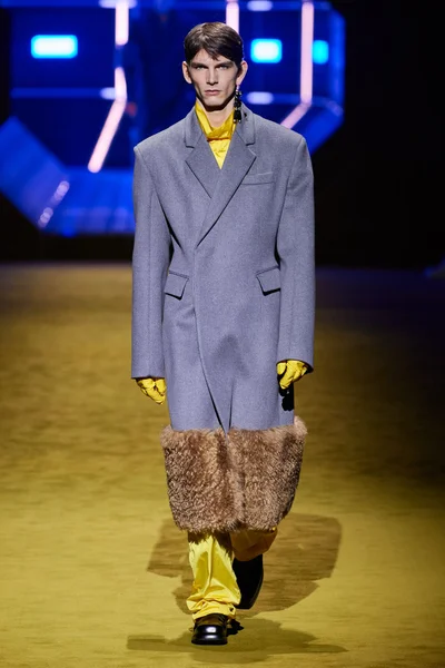 Look 15